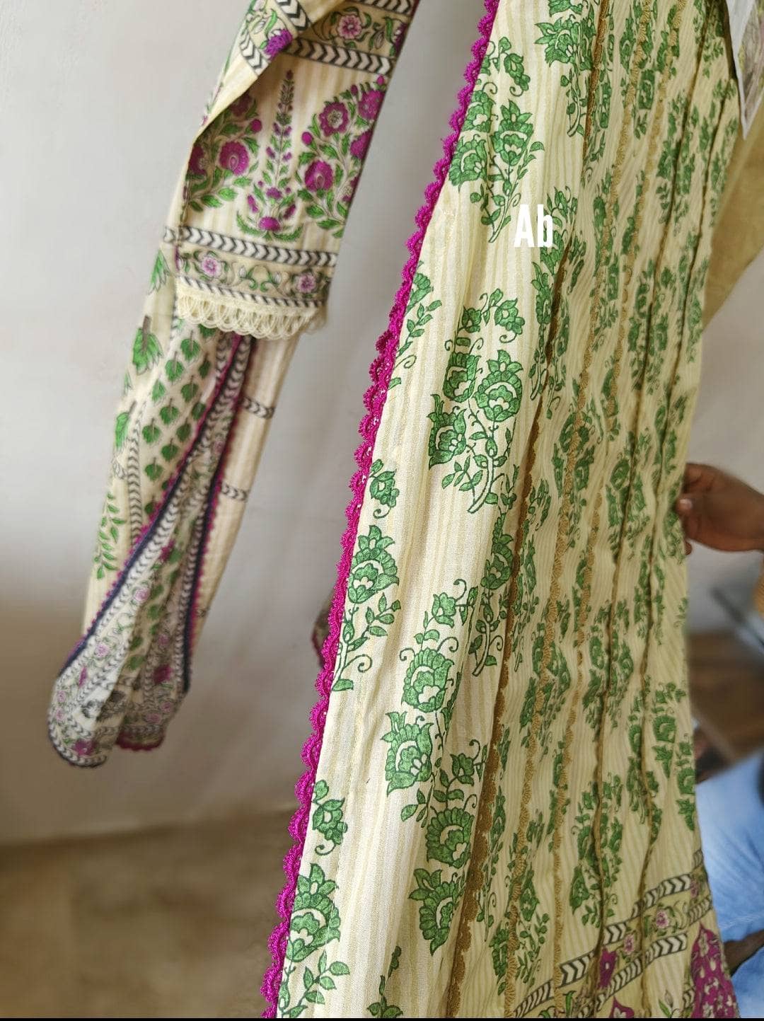 img_stitched_pakistani_suits_awwal_boutique