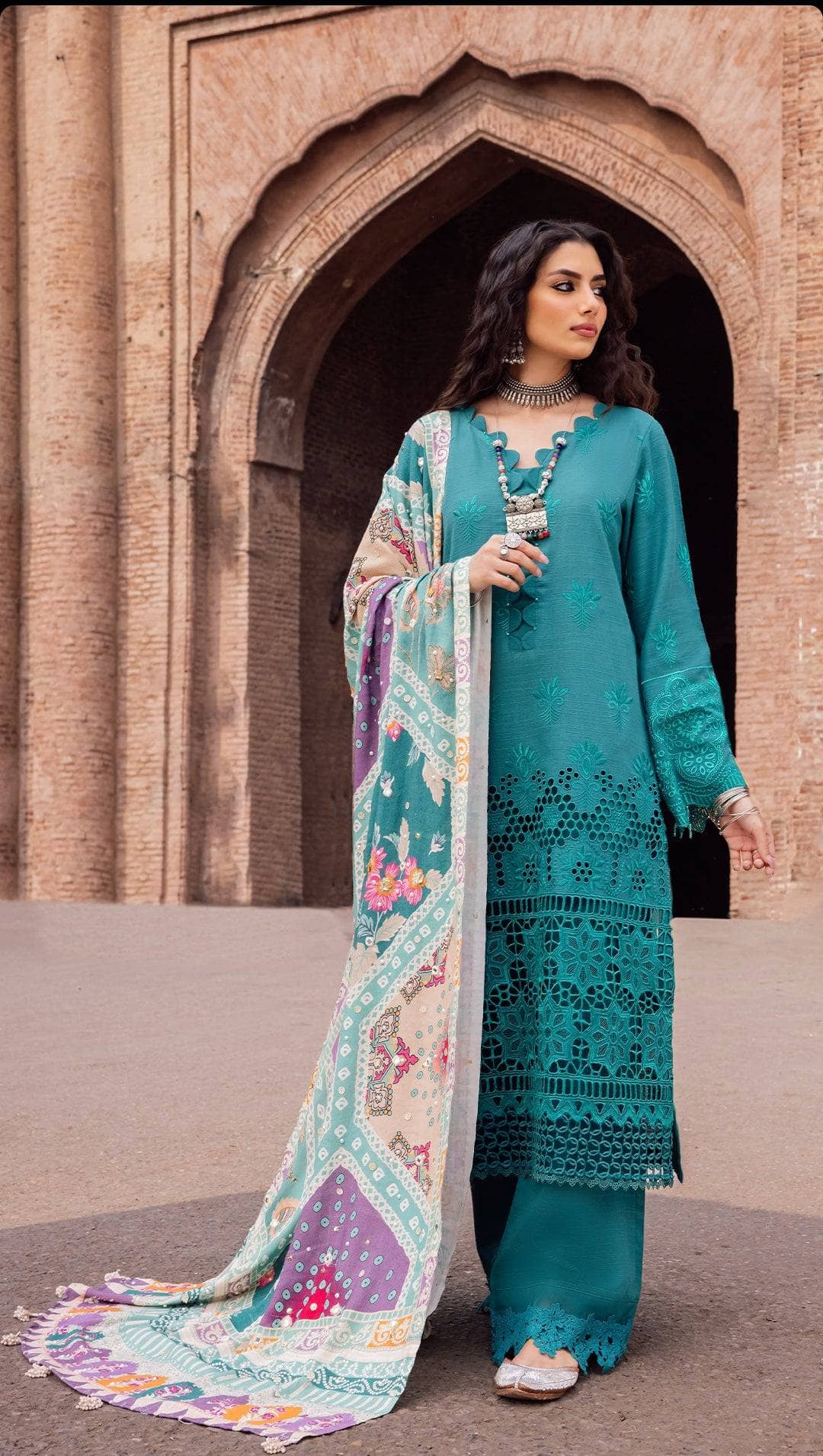 img_nureh_bazaar_chikankari_khaddar_awwal_boutique