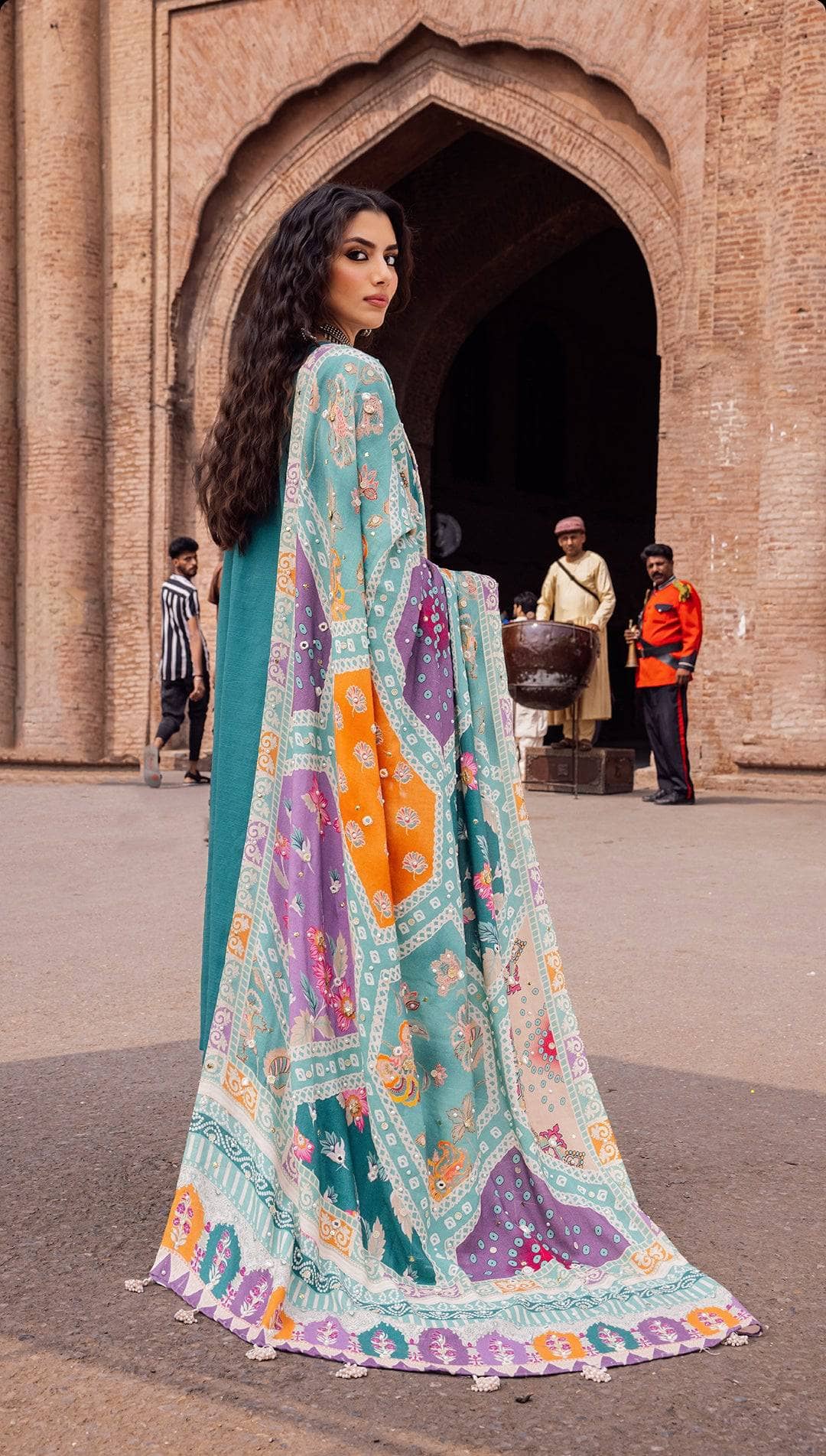 img_nureh_bazaar_chikankari_khaddar_awwal_boutique