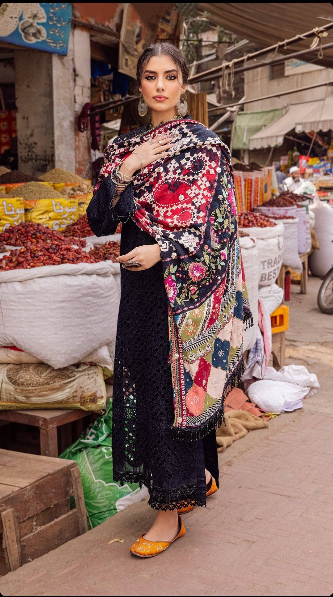 img_nureh_bazaar_chikankari_khaddar_awwal_boutique