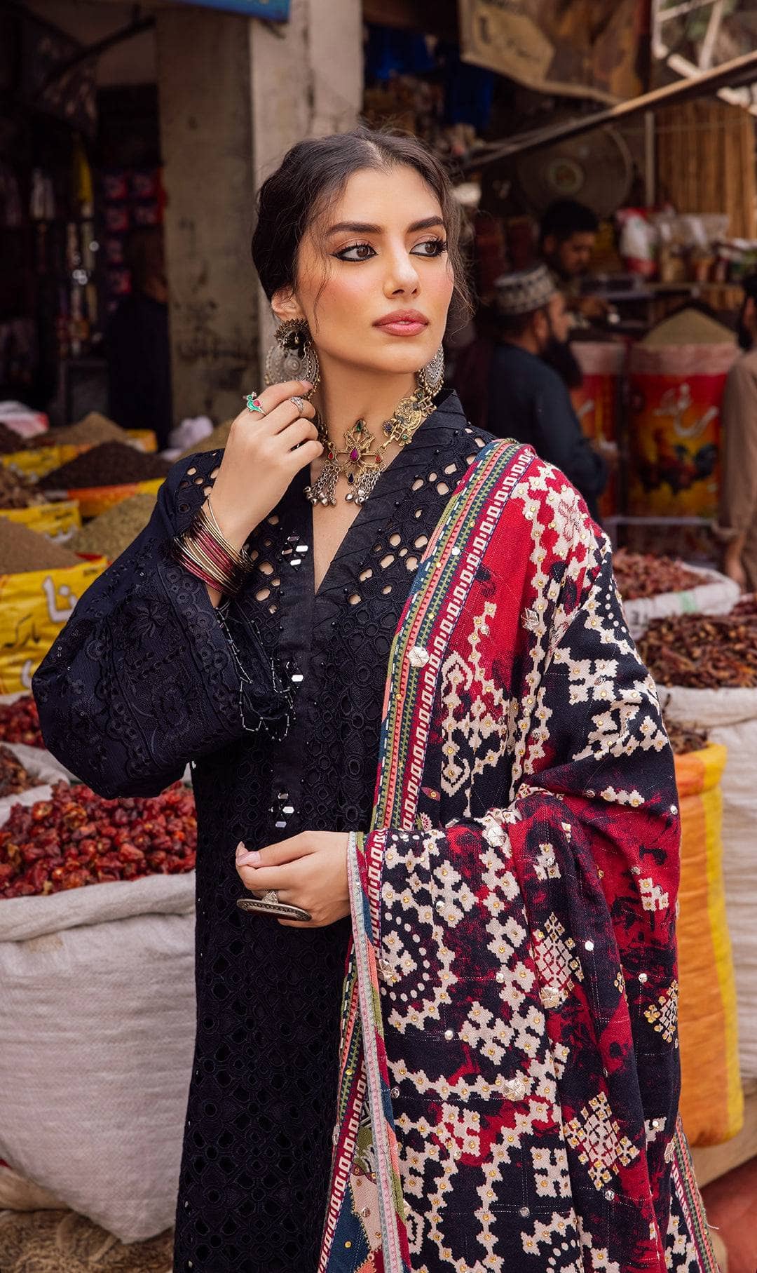 img_nureh_bazaar_chikankari_khaddar_awwal_boutique