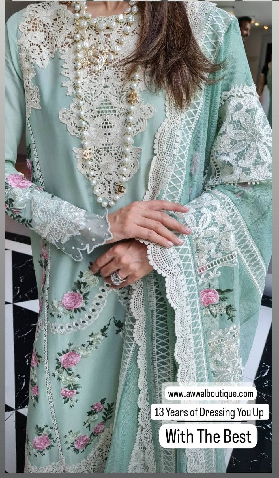 img_spotted_in_crimson_lawn_23_awwal_boutique