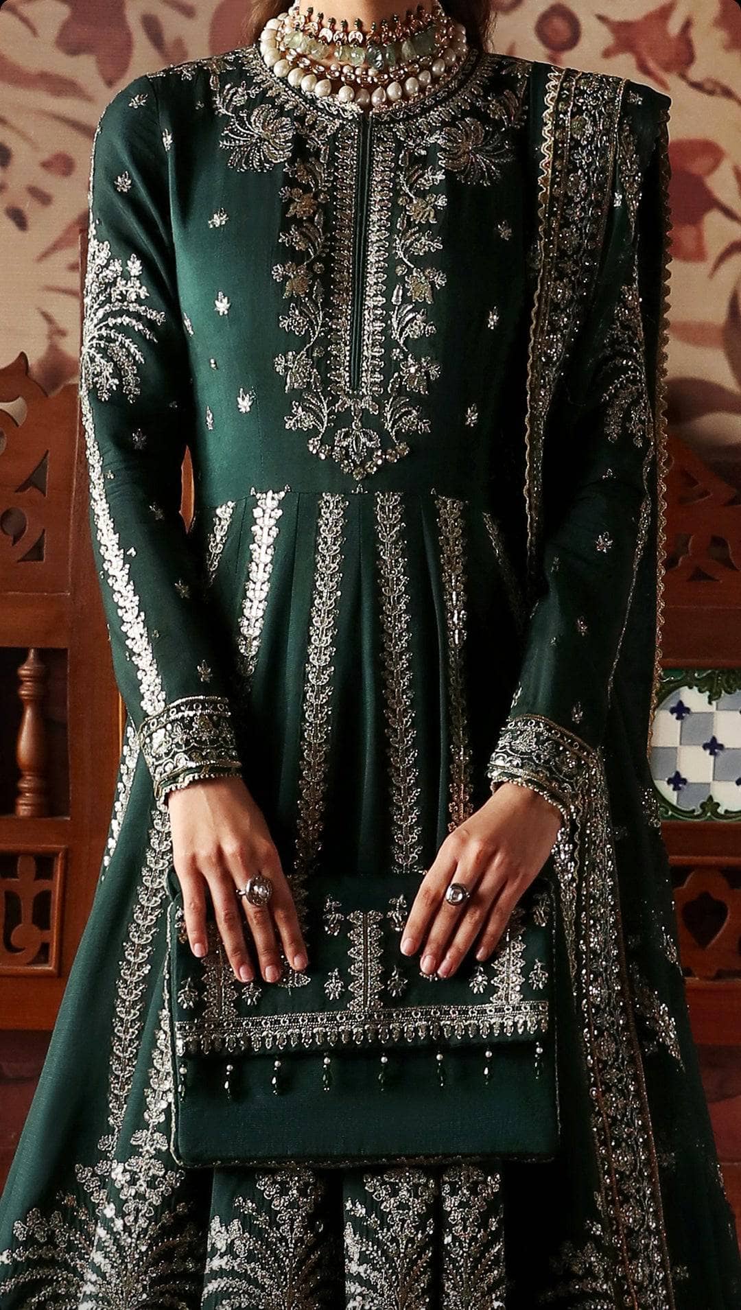 img_afrozeh_divani_silk_edit_23_awwal_boutique