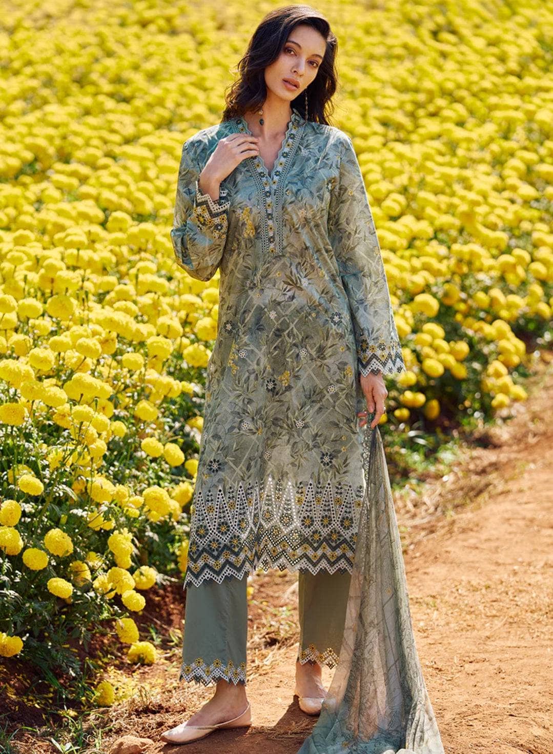 img_image_printkari_lawn_24_awwal_boutique