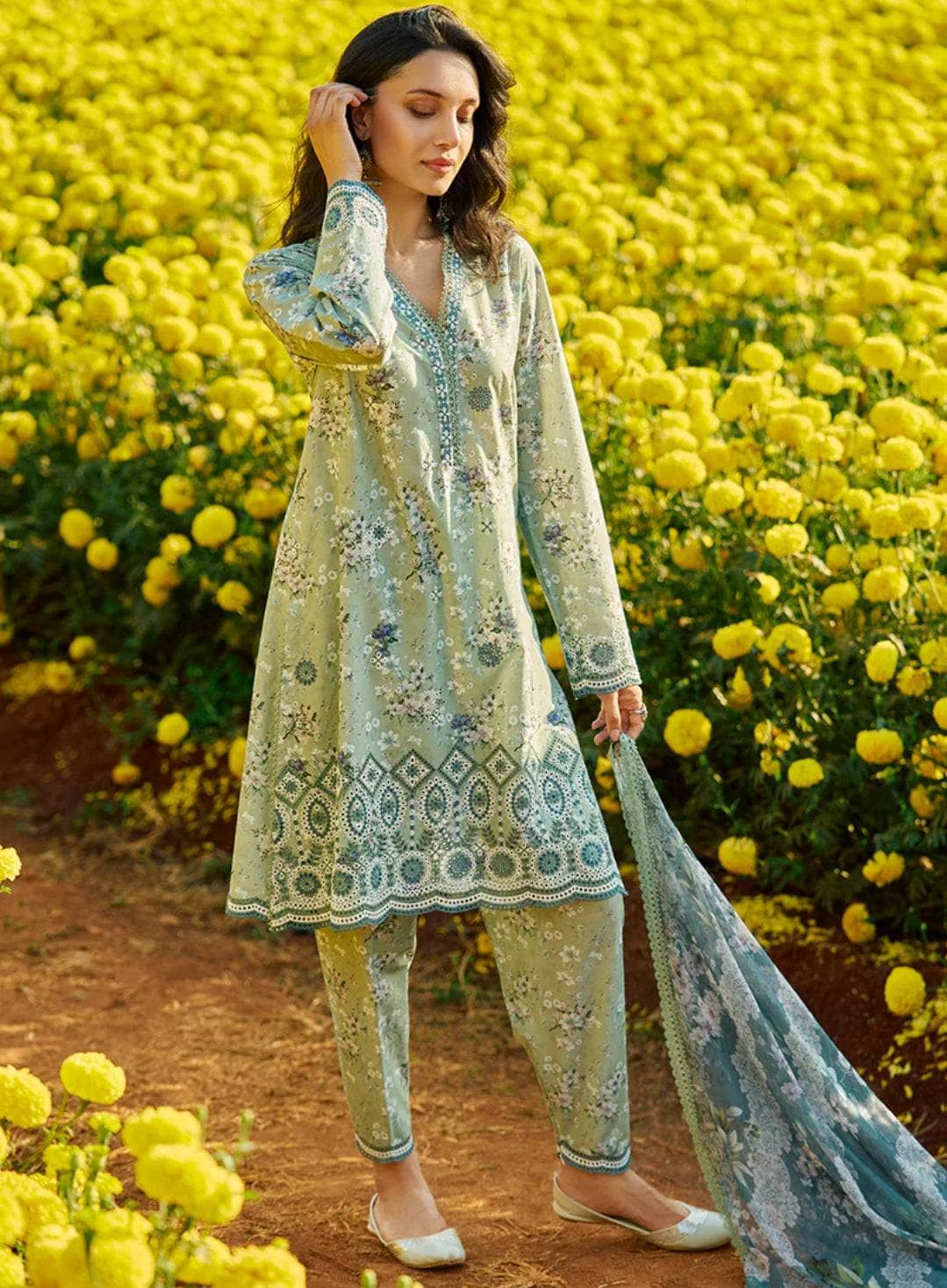 img_image_printkari_lawn_24_awwal_boutique