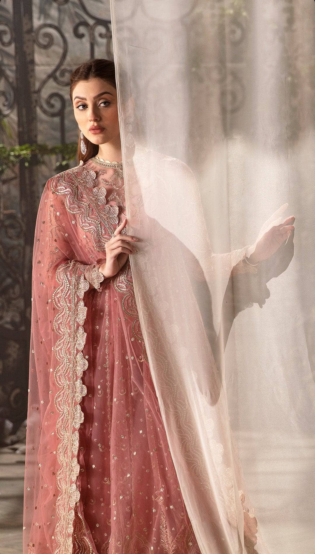 img_afrozeh_la_fuchsia_awwal_boutique