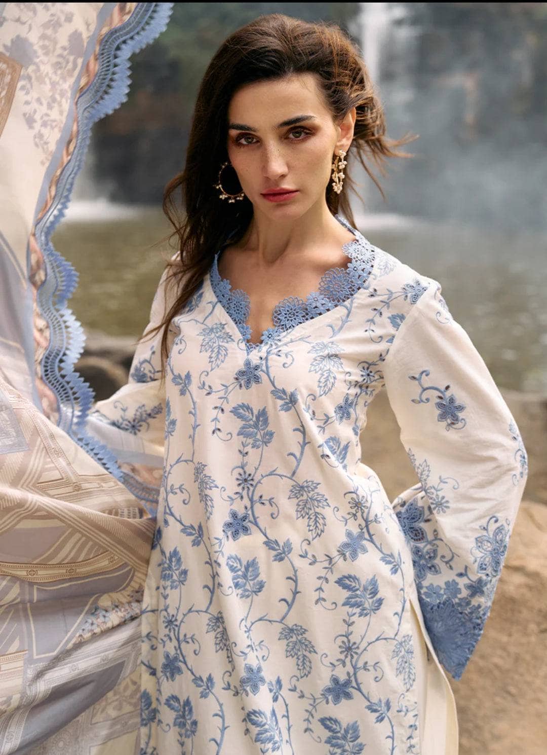 img_image_lawnkari_awwal_boutique