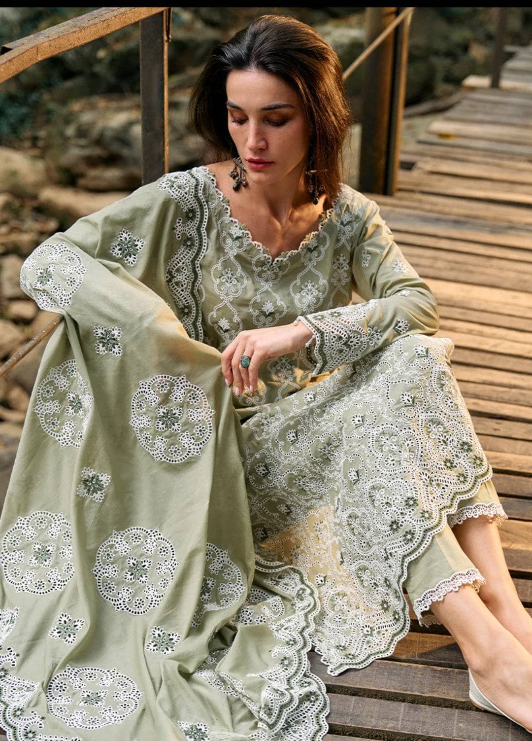 img_image_lawnkari_awwal_boutique