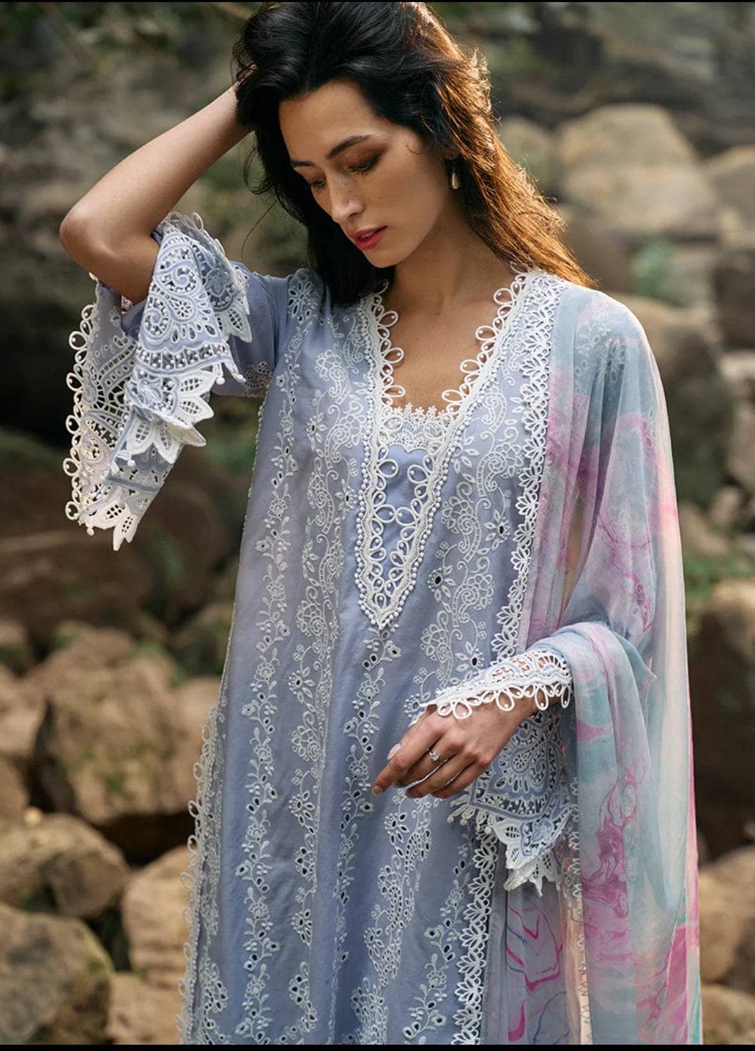 img_image_lawnkari_awwal_boutique