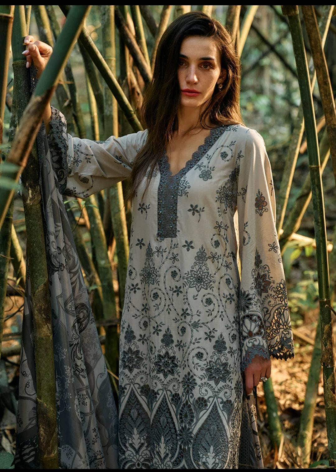 img_image_lawnkari_awwal_boutique