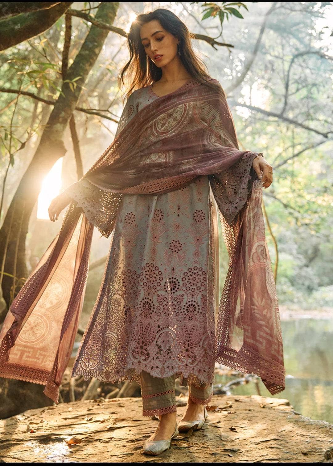 img_image_lawnkari_awwal_boutique