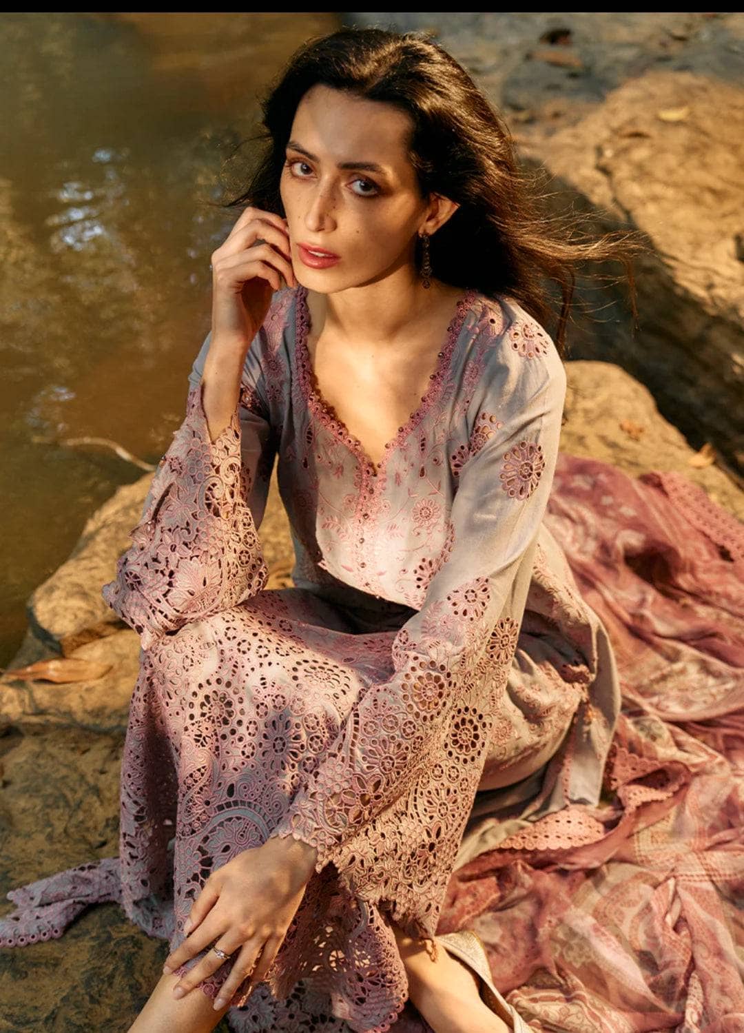 img_image_lawnkari_awwal_boutique