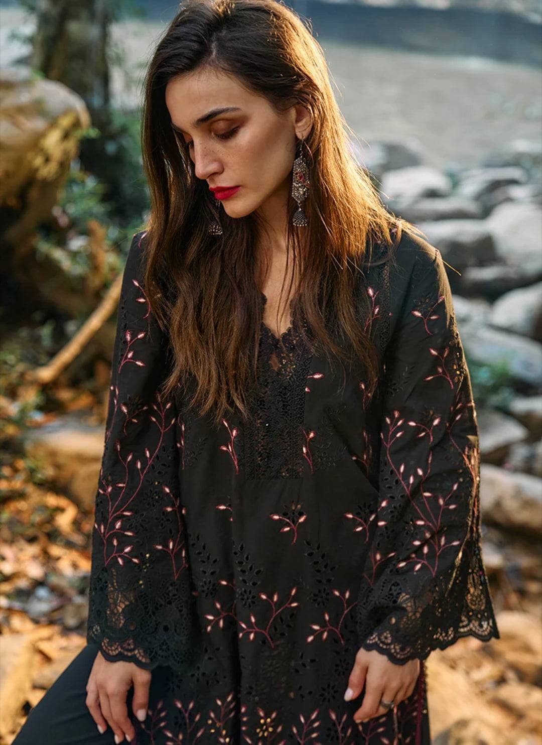 img_image_lawnkari_awwal_boutique