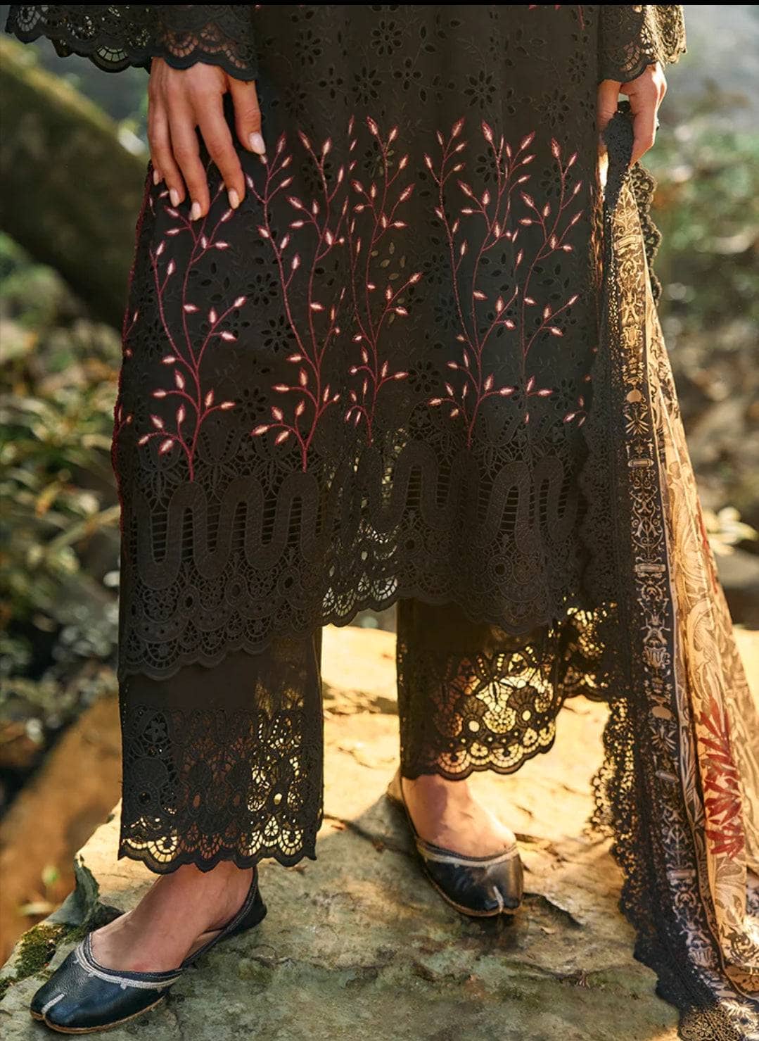 img_image_lawnkari_awwal_boutique