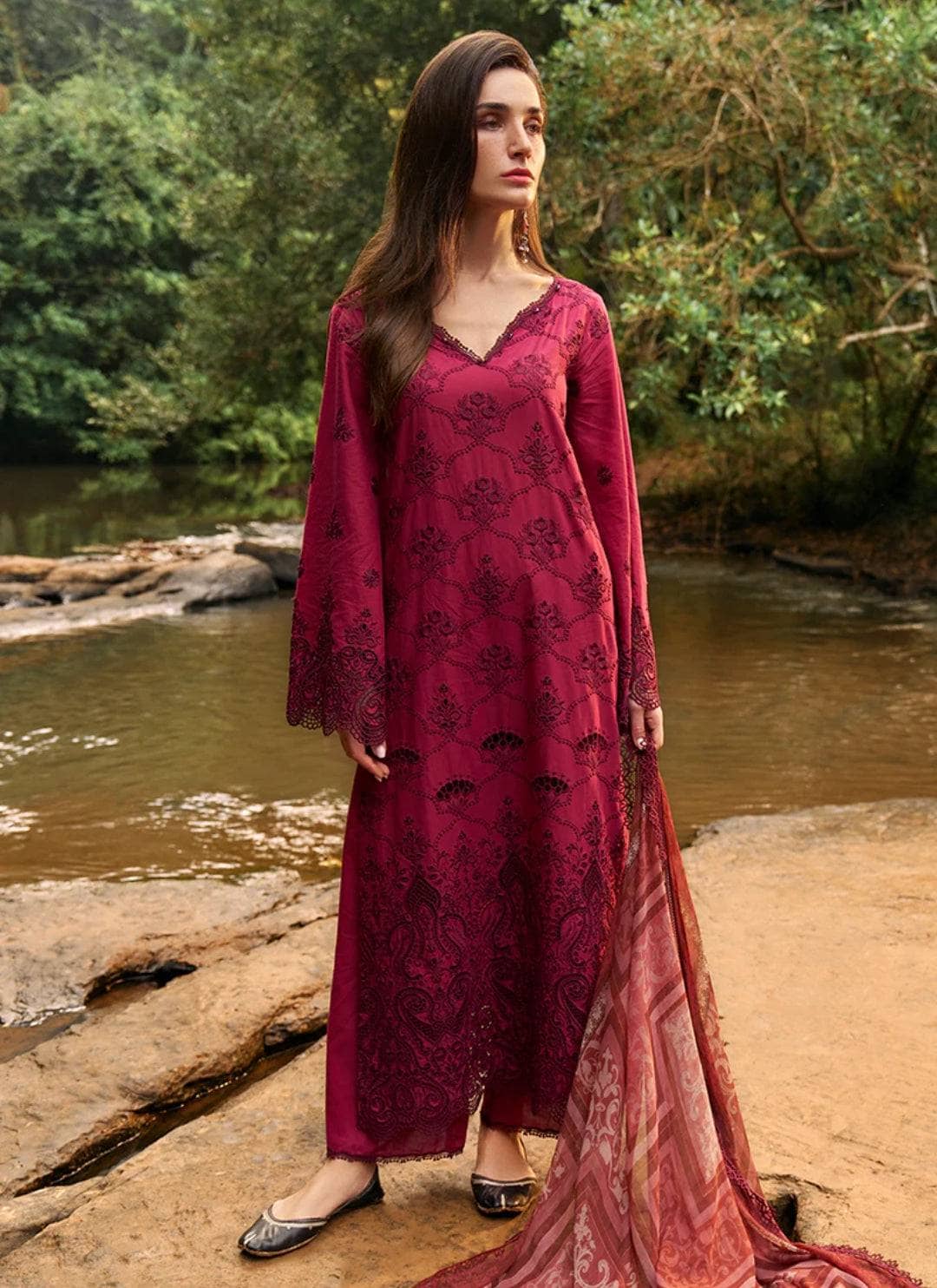 img_image_lawnkari_awwal_boutique