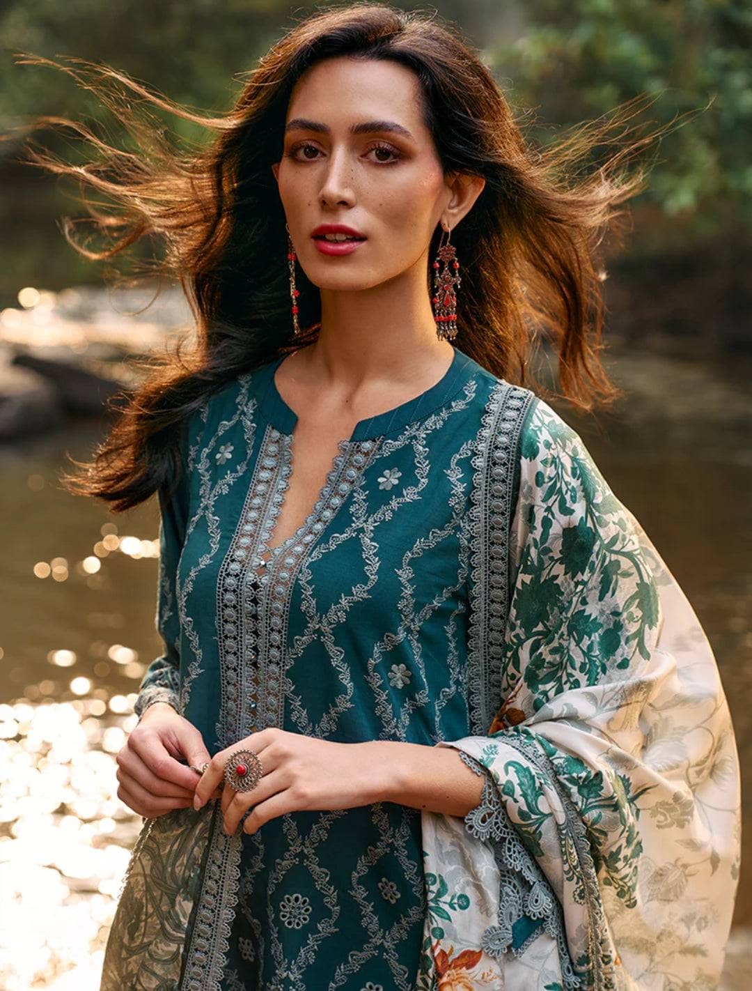 img_image_lawnkari_awwal_boutique