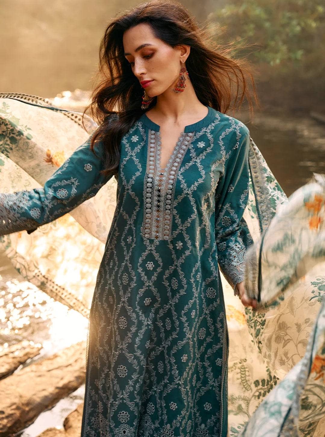 img_image_lawnkari_awwal_boutique