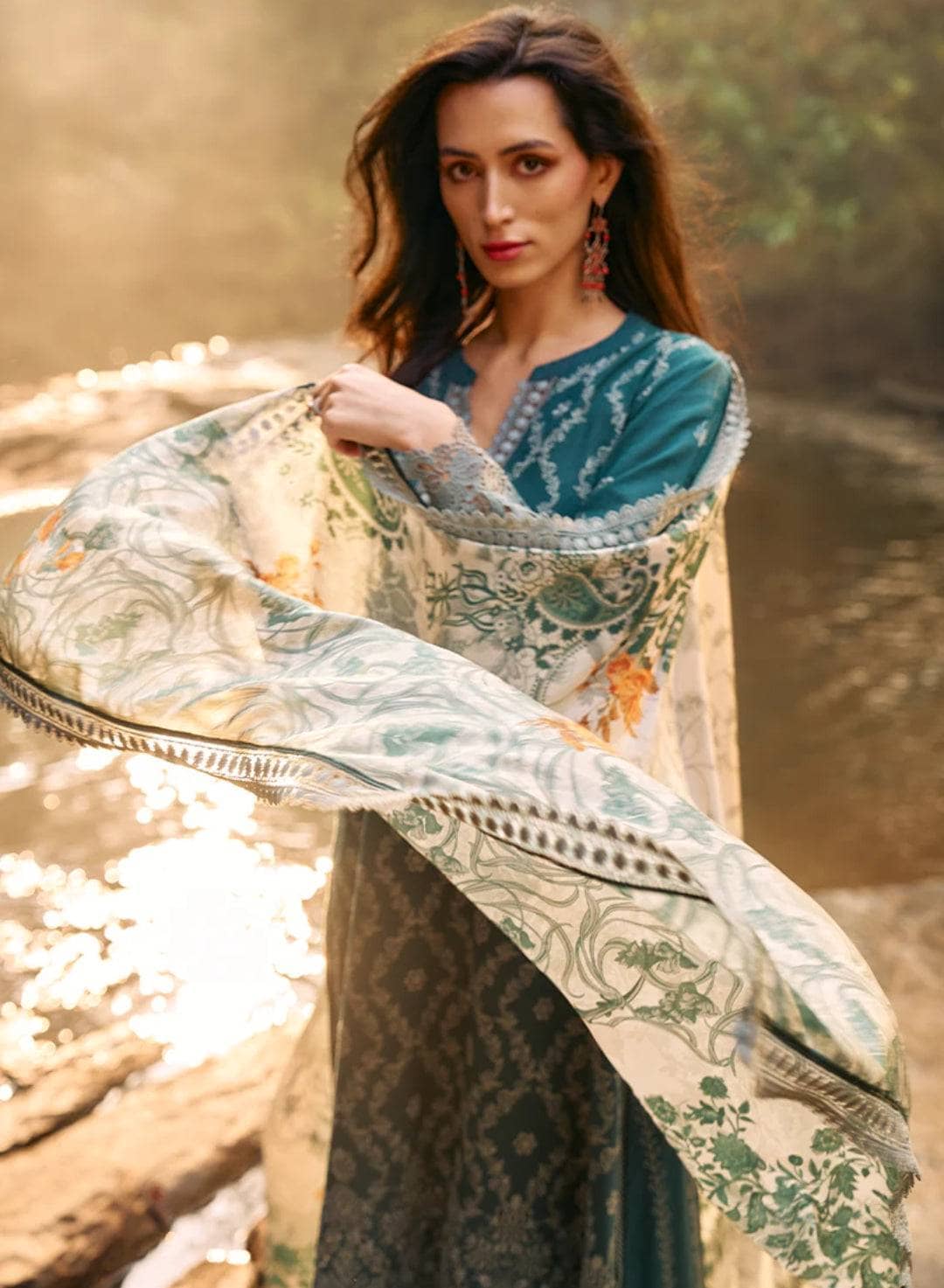 img_image_lawnkari_awwal_boutique