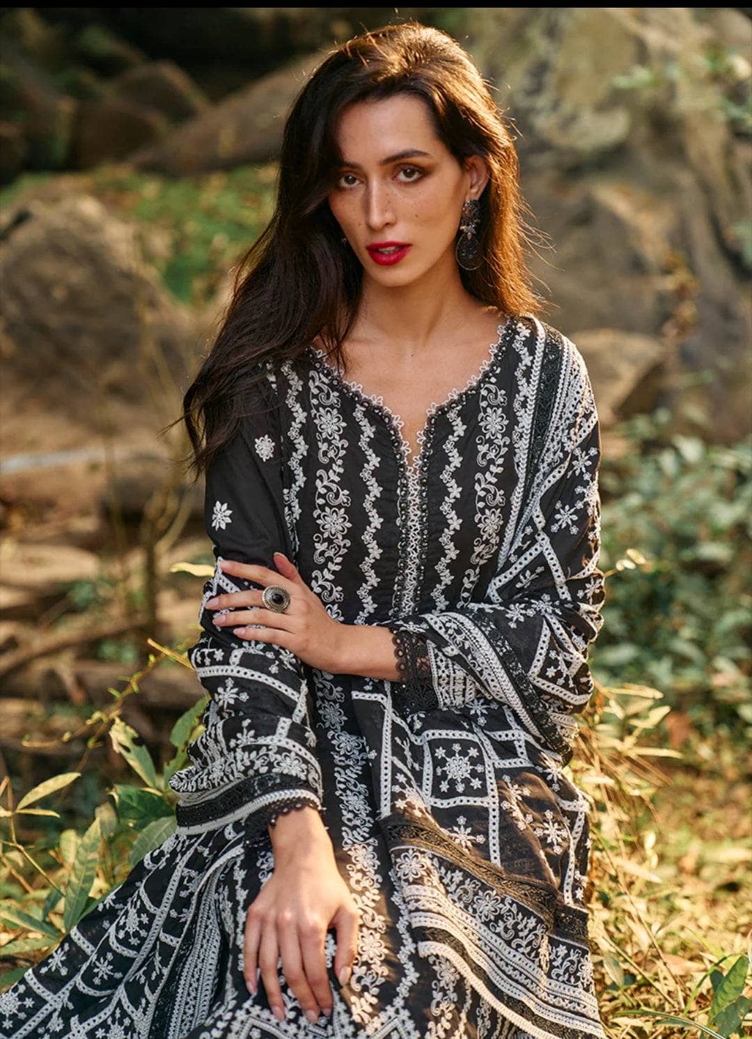 img_image_lawnkari_awwal_boutique