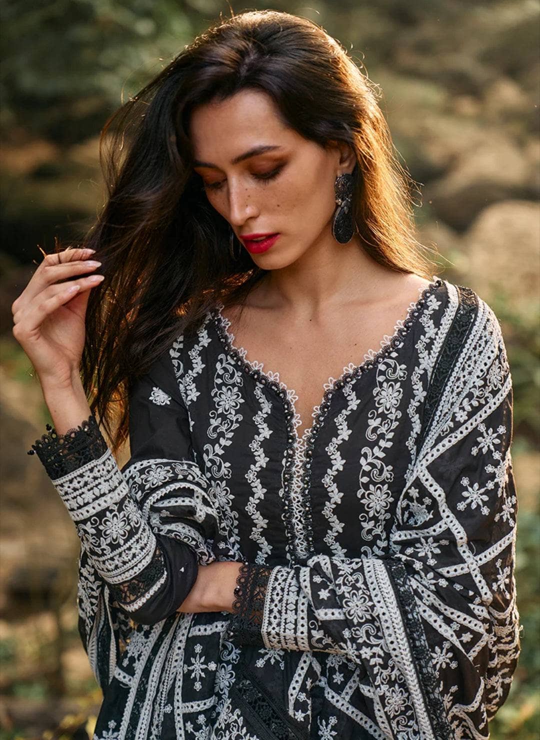 img_image_lawnkari_awwal_boutique