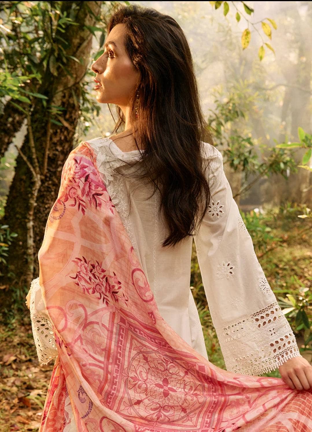 img_image_lawnkari_awwal_boutique