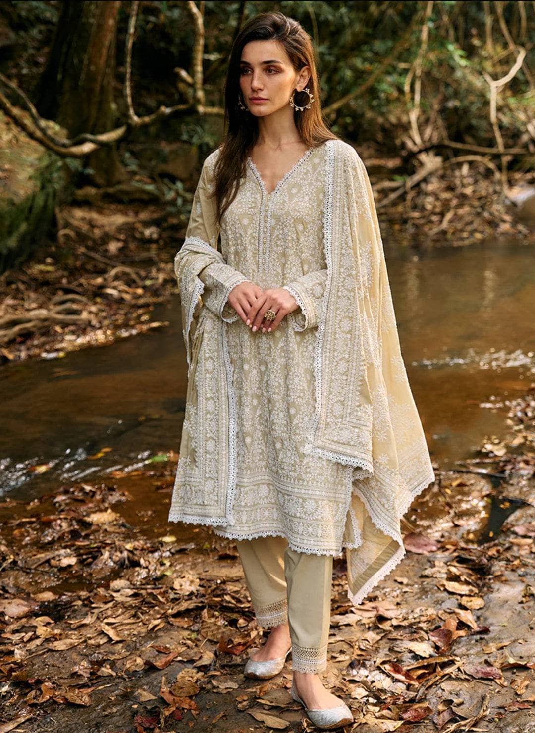 img_image_lawnkari_awwal_boutique