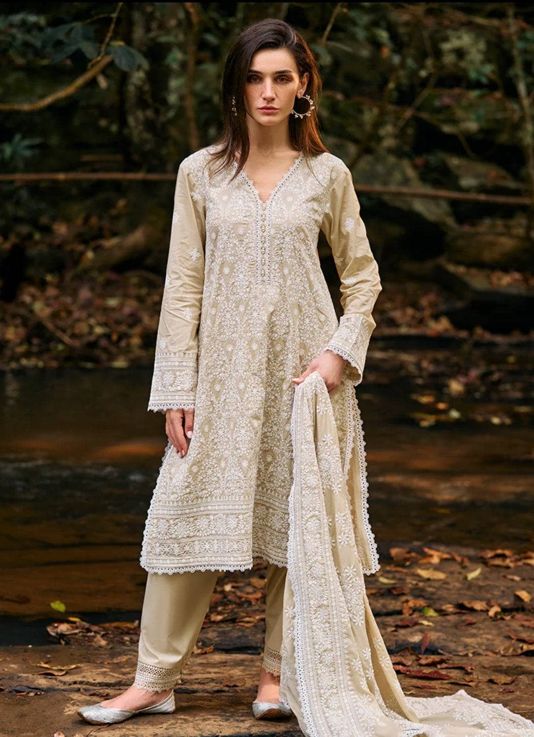 img_image_lawnkari_awwal_boutique