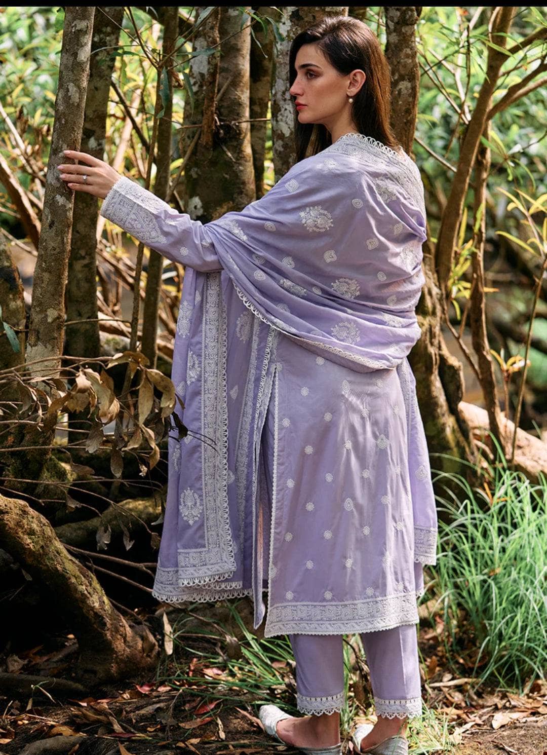 img_image_lawnkari_awwal_boutique