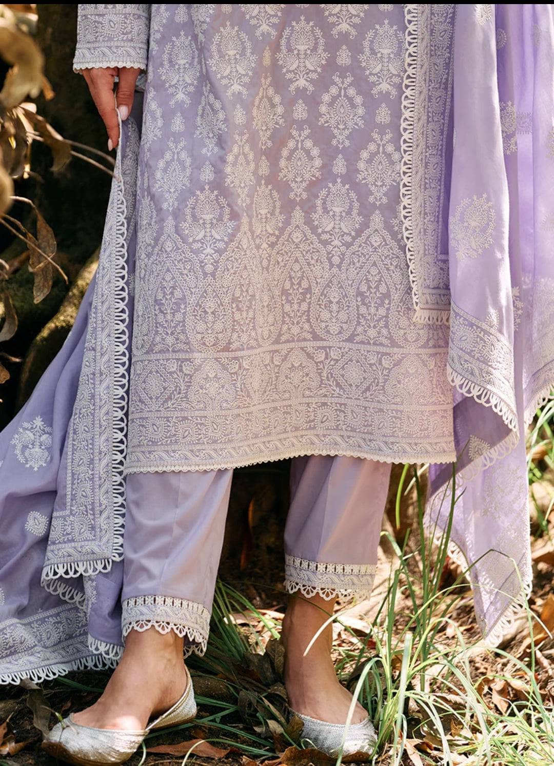 img_image_lawnkari_awwal_boutique