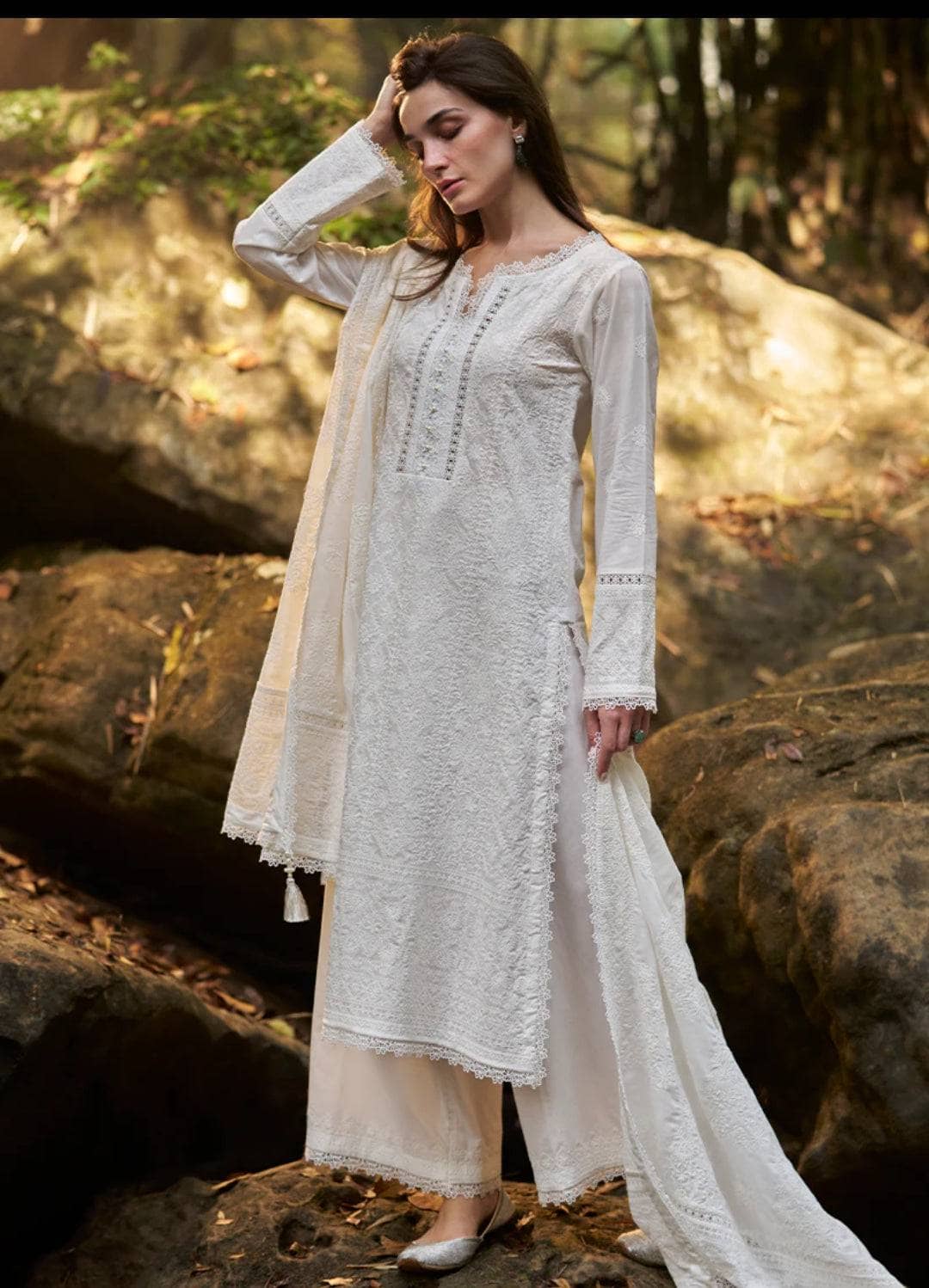 img_image_lawnkari_awwal_boutique