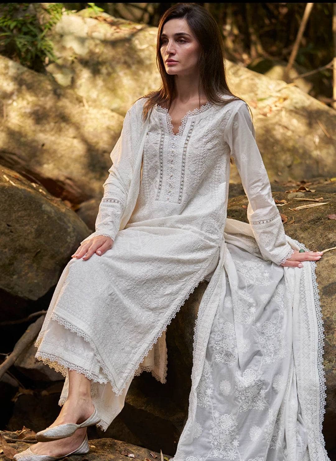 img_image_lawnkari_awwal_boutique