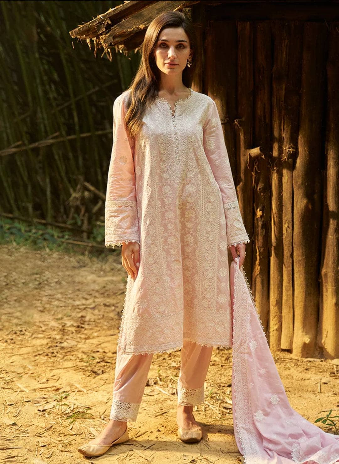 img_image_lawnkari_awwal_boutique