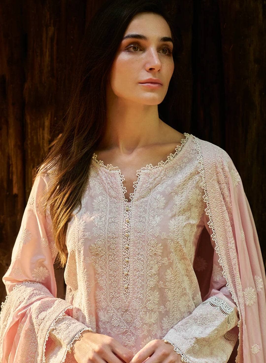 img_image_lawnkari_awwal_boutique