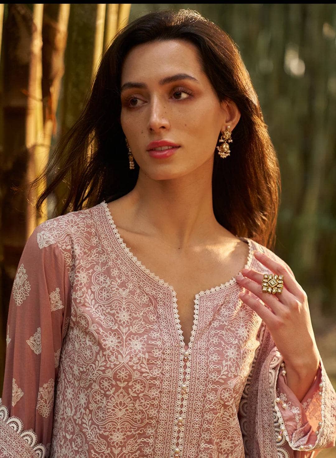 img_image_lawnkari_awwal_boutique