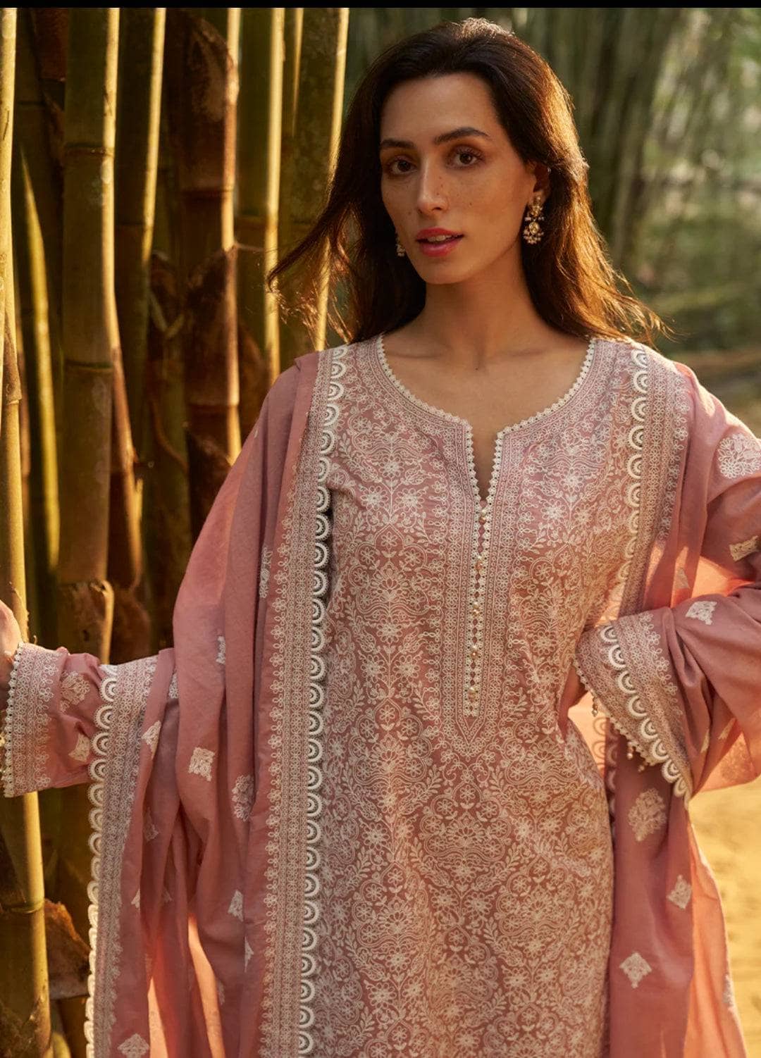 img_image_lawnkari_awwal_boutique