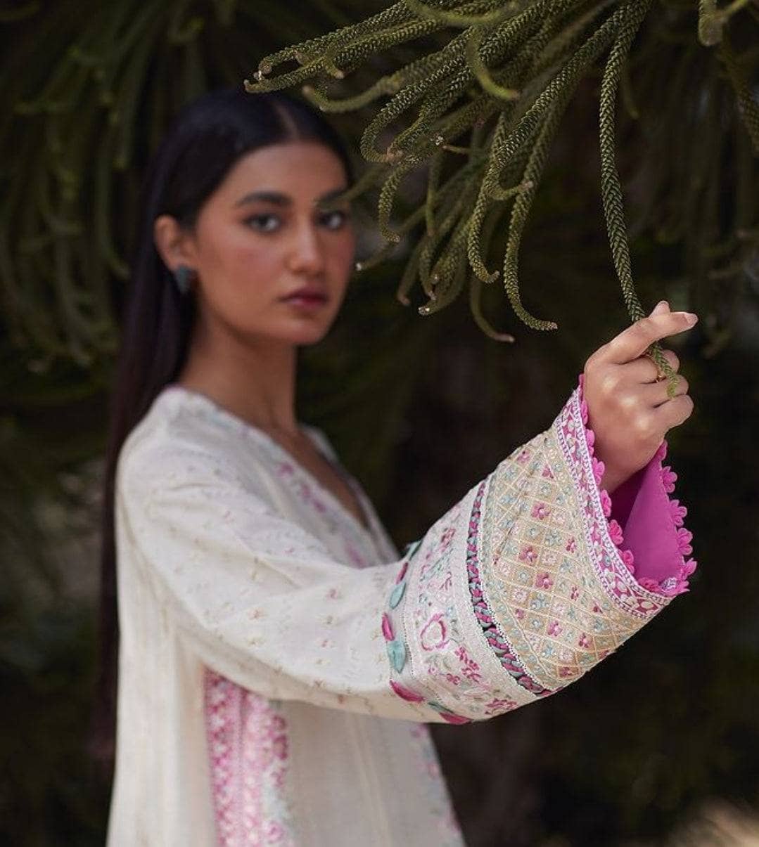 img_elan_lawn_24_awwal_boutique