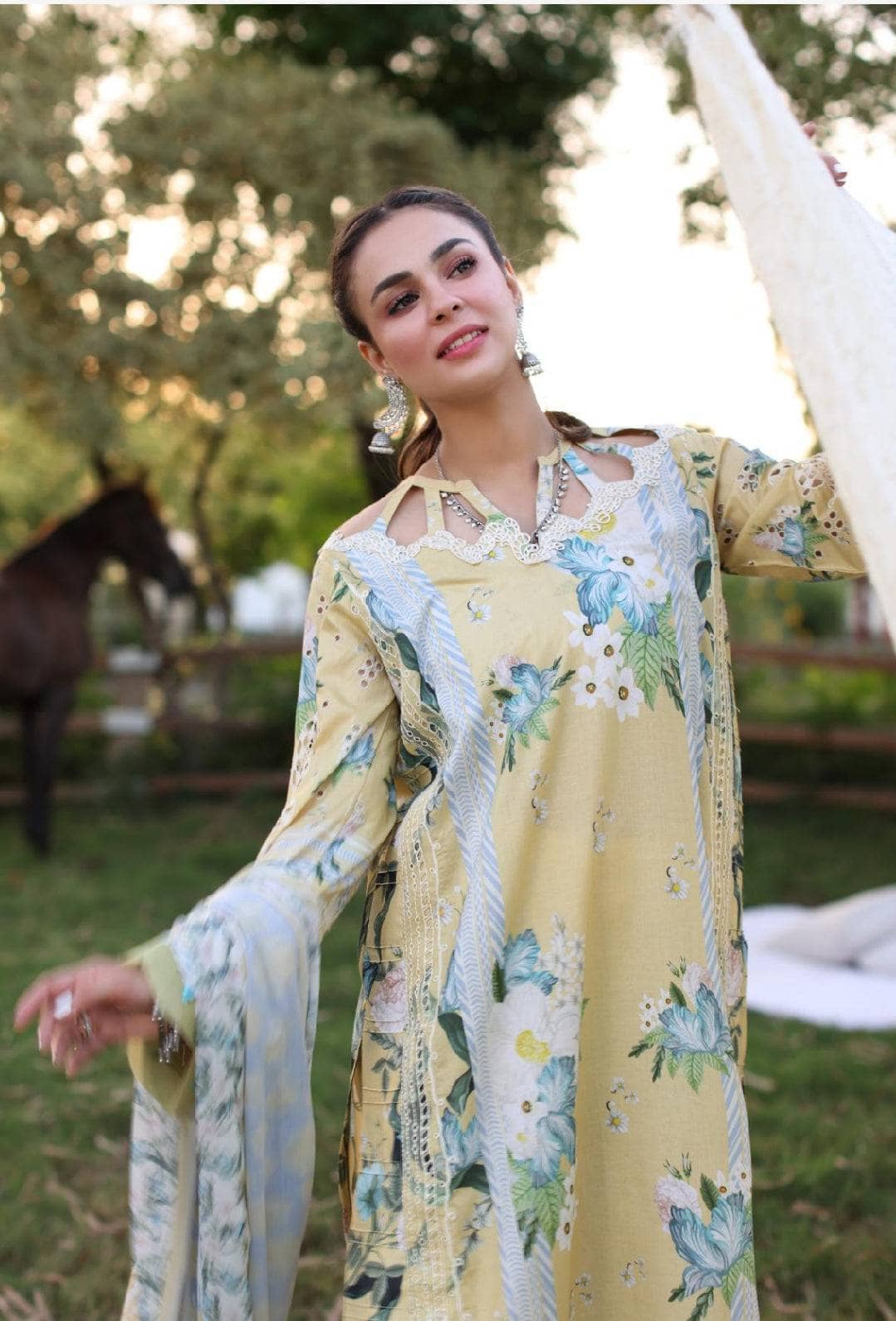 img_elaf_chikankari_awwal_boutique