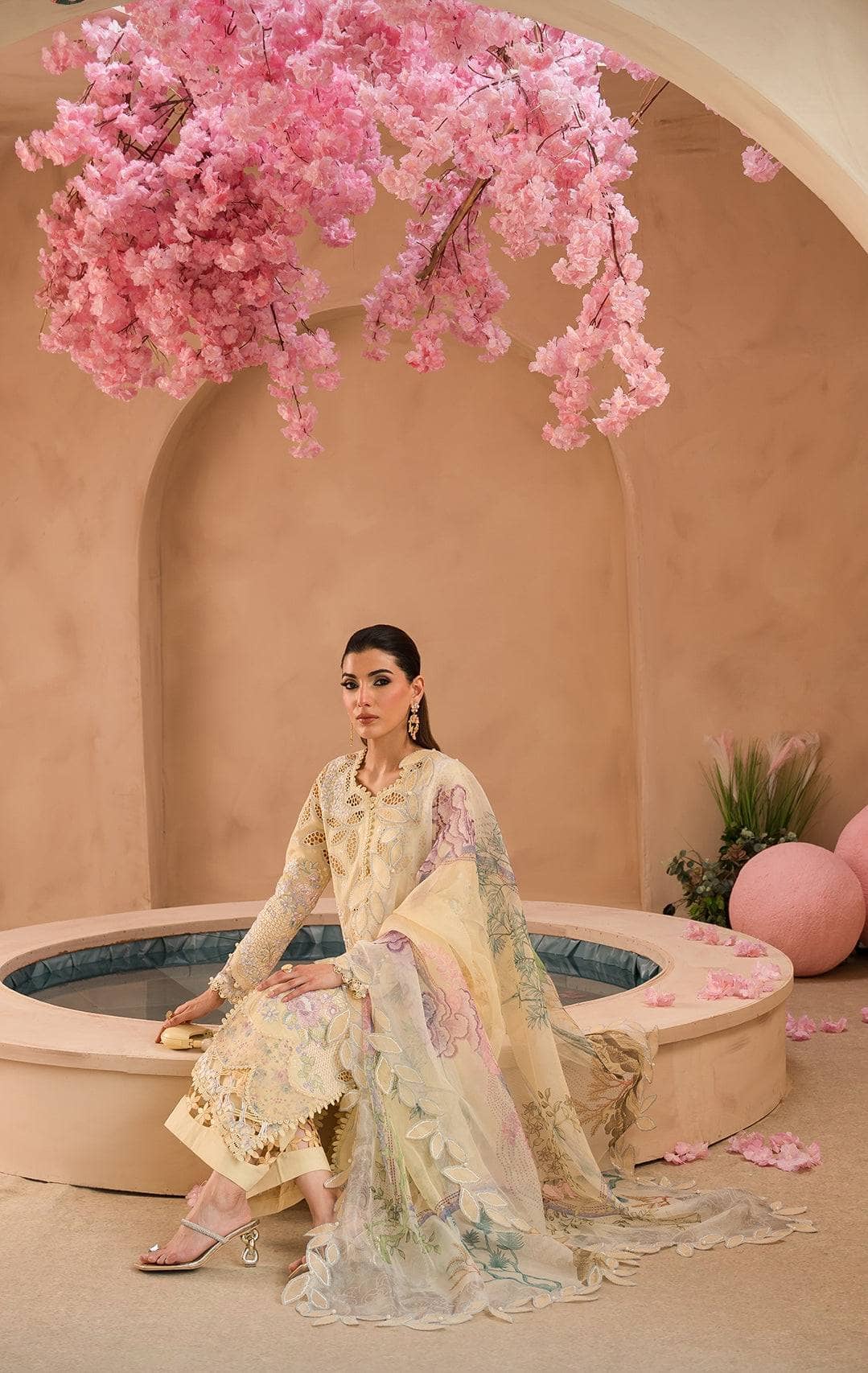 img_afrozeh_painted_garden_lawn_awwal_boutique