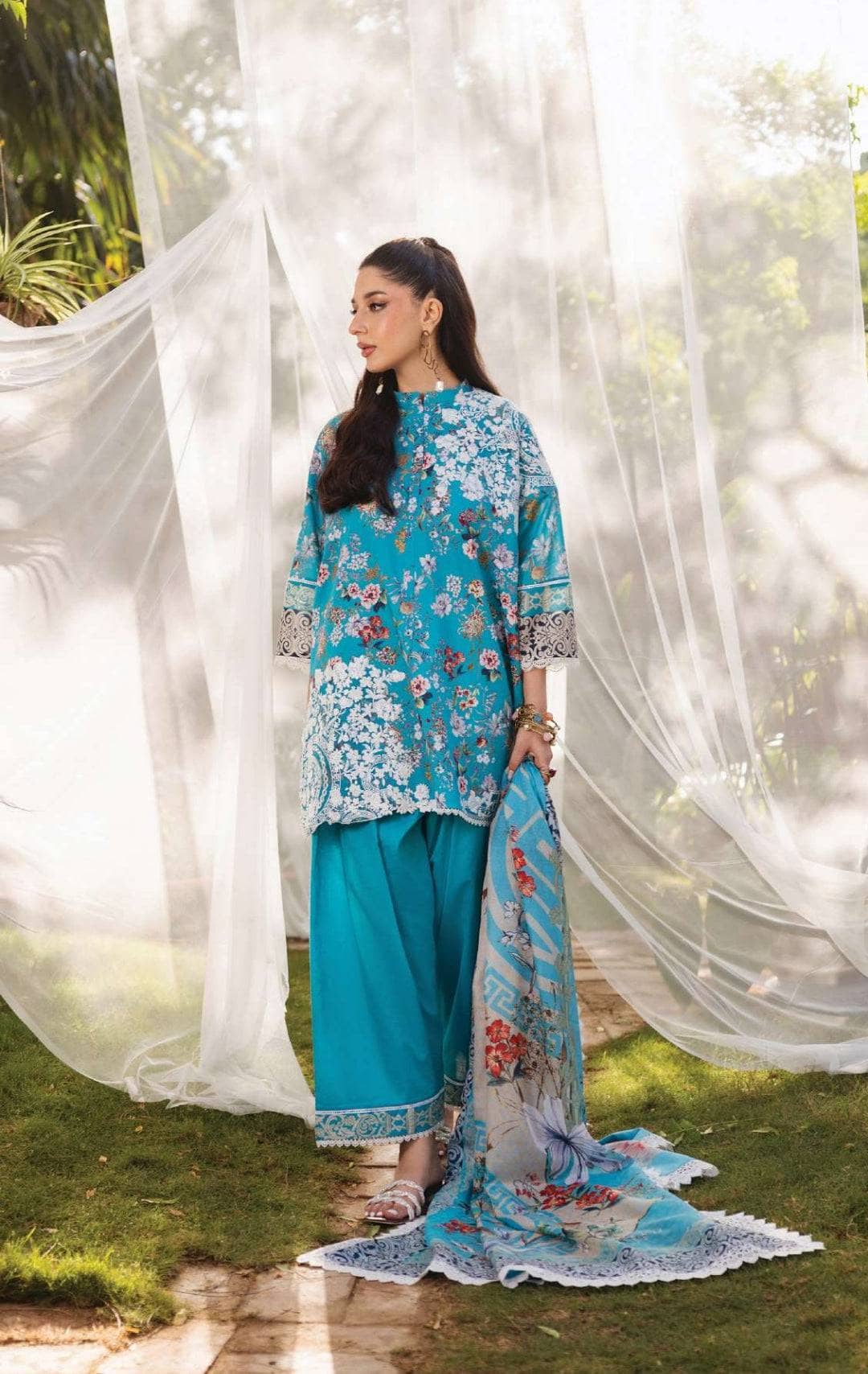img_zainab_chottani_lawn_24_awwal_boutique