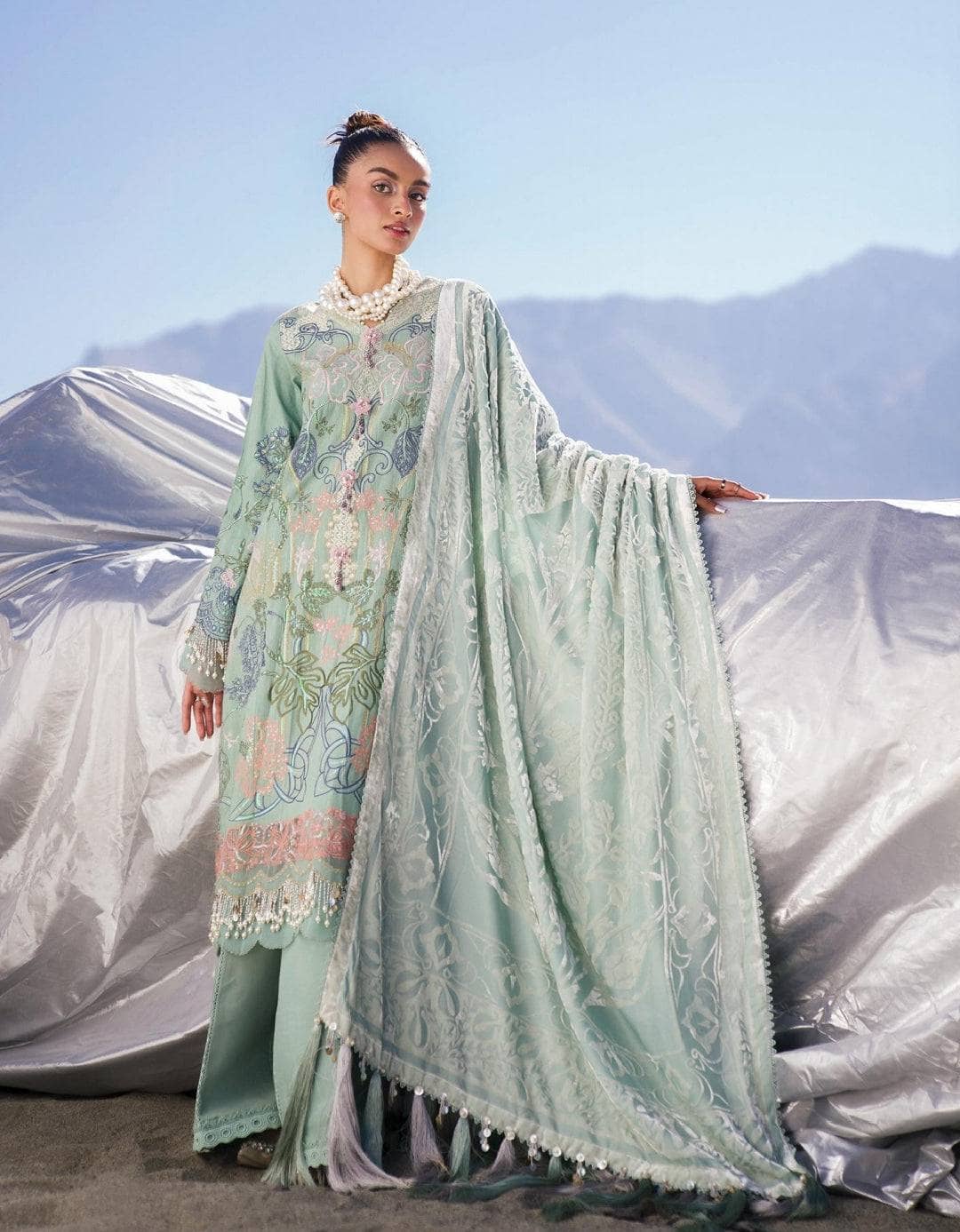 img_sana_safinaz_winter_shawl_collection_awwal_boutique