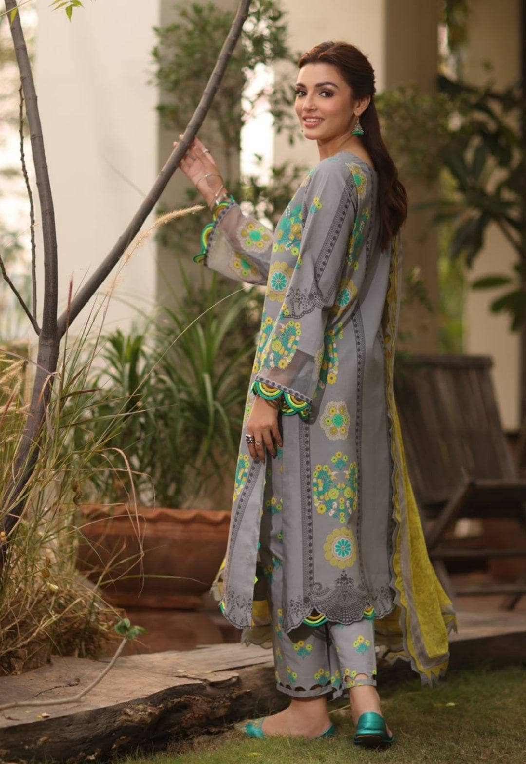 img_charizma_c_prints_fall_awwal_boutique