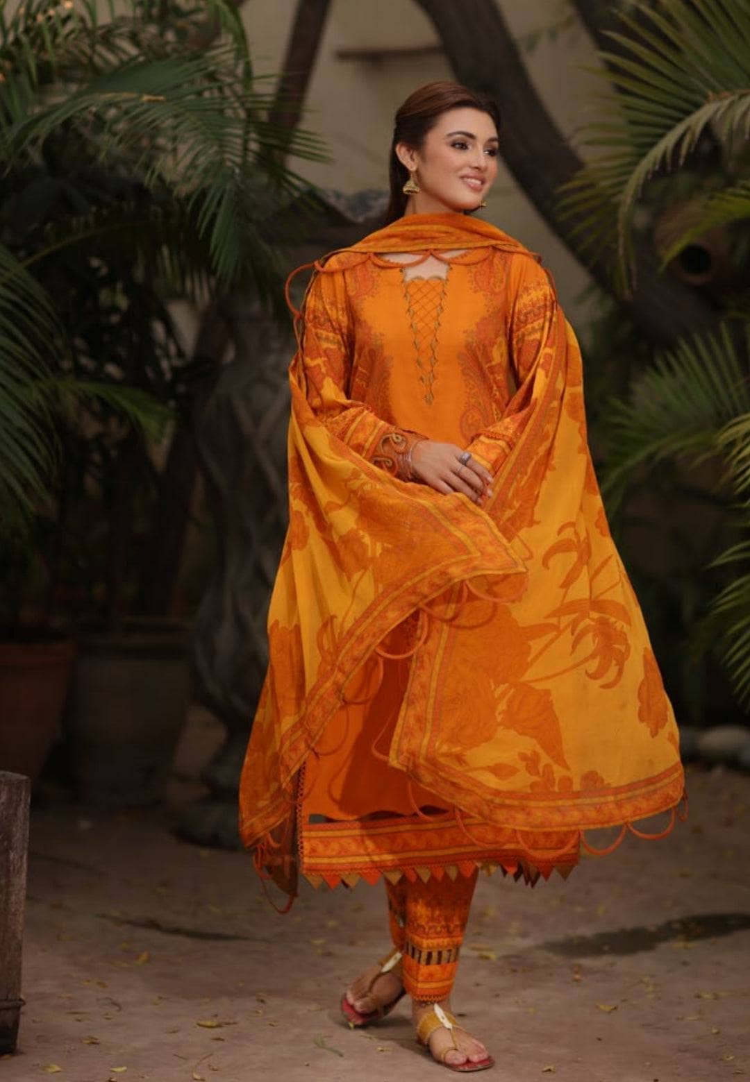 img_charizma_c_prints_fall_awwal_boutique