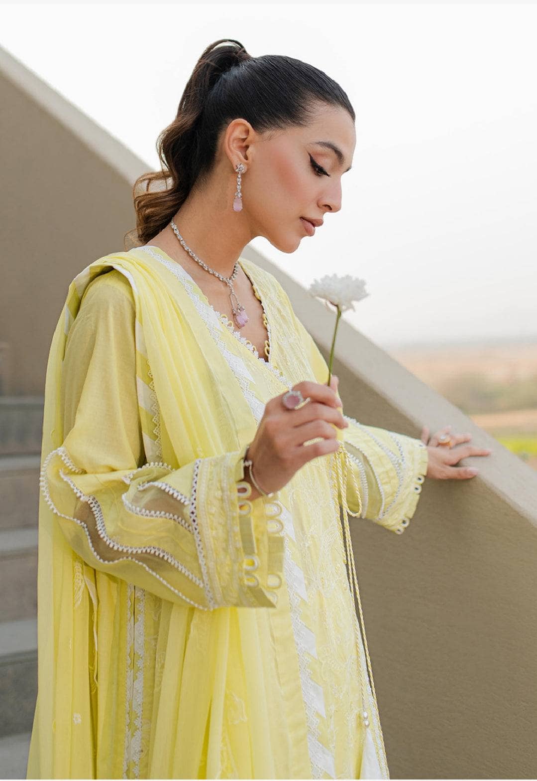 img_zellbury_chikankari_lawn_awwal_boutique