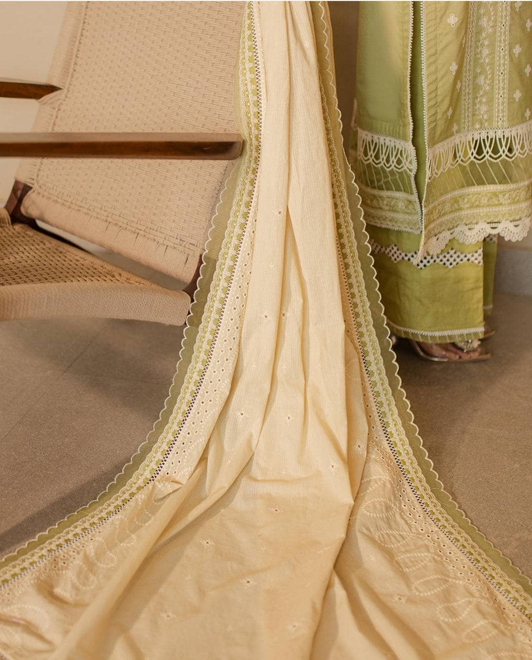 img_zellbury_chikankari_lawn_awwal_boutique