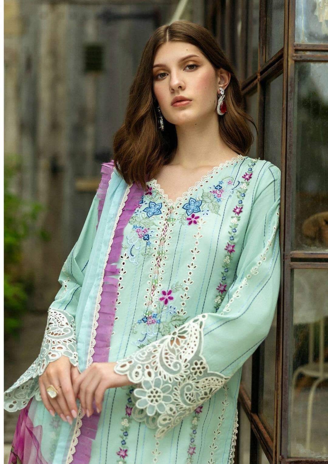 img_roheenaz_lawn_awwal_boutique