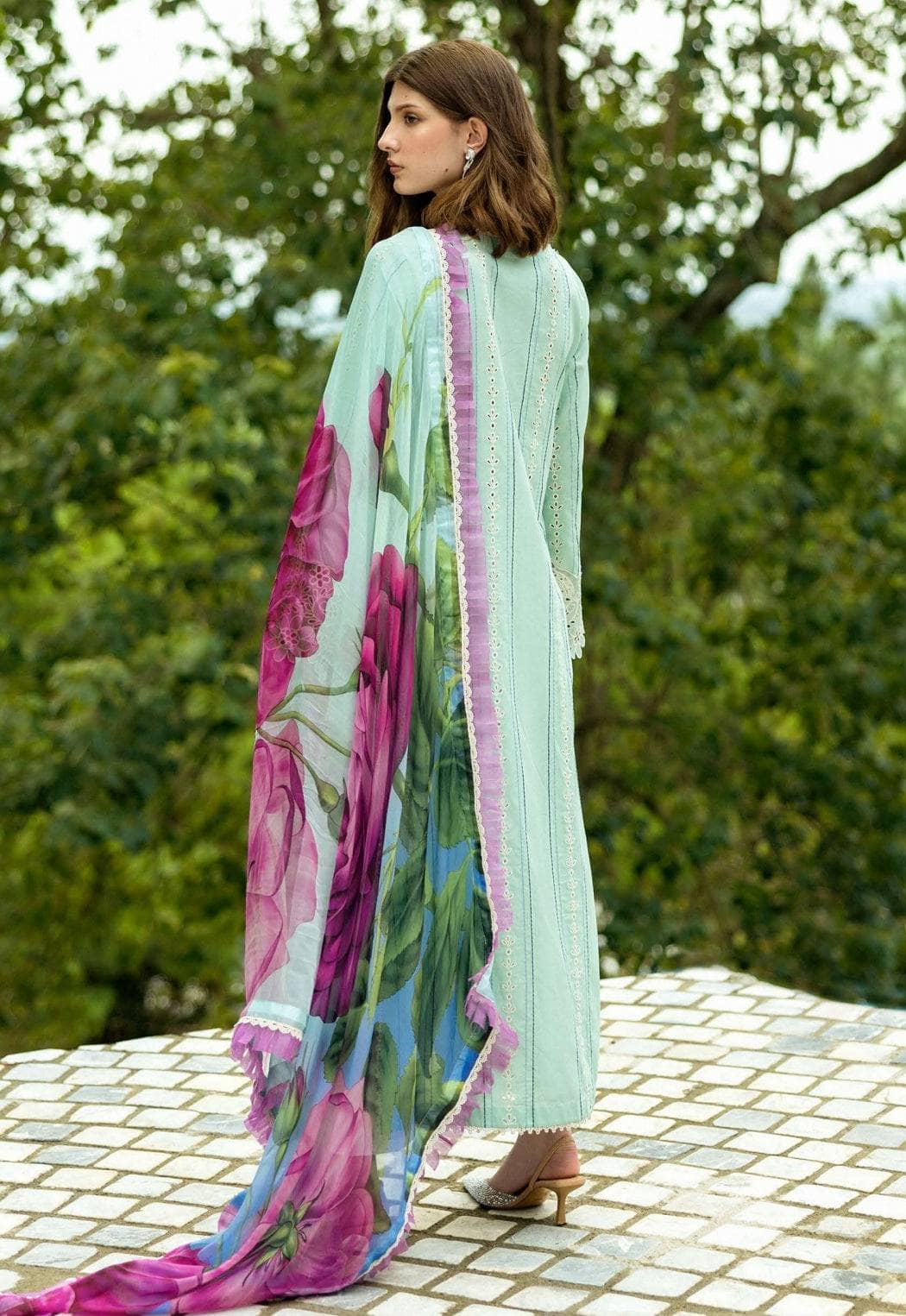 img_roheenaz_lawn_awwal_boutique