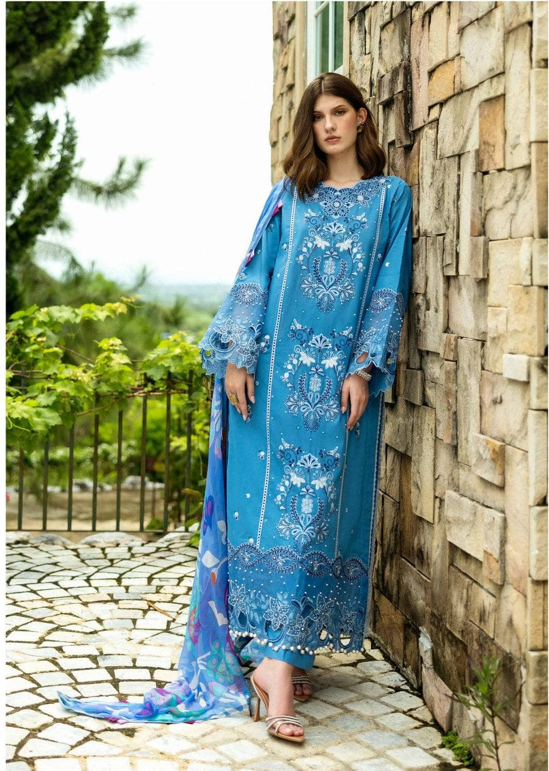 img_roheenaz_lawn_awwal_boutique