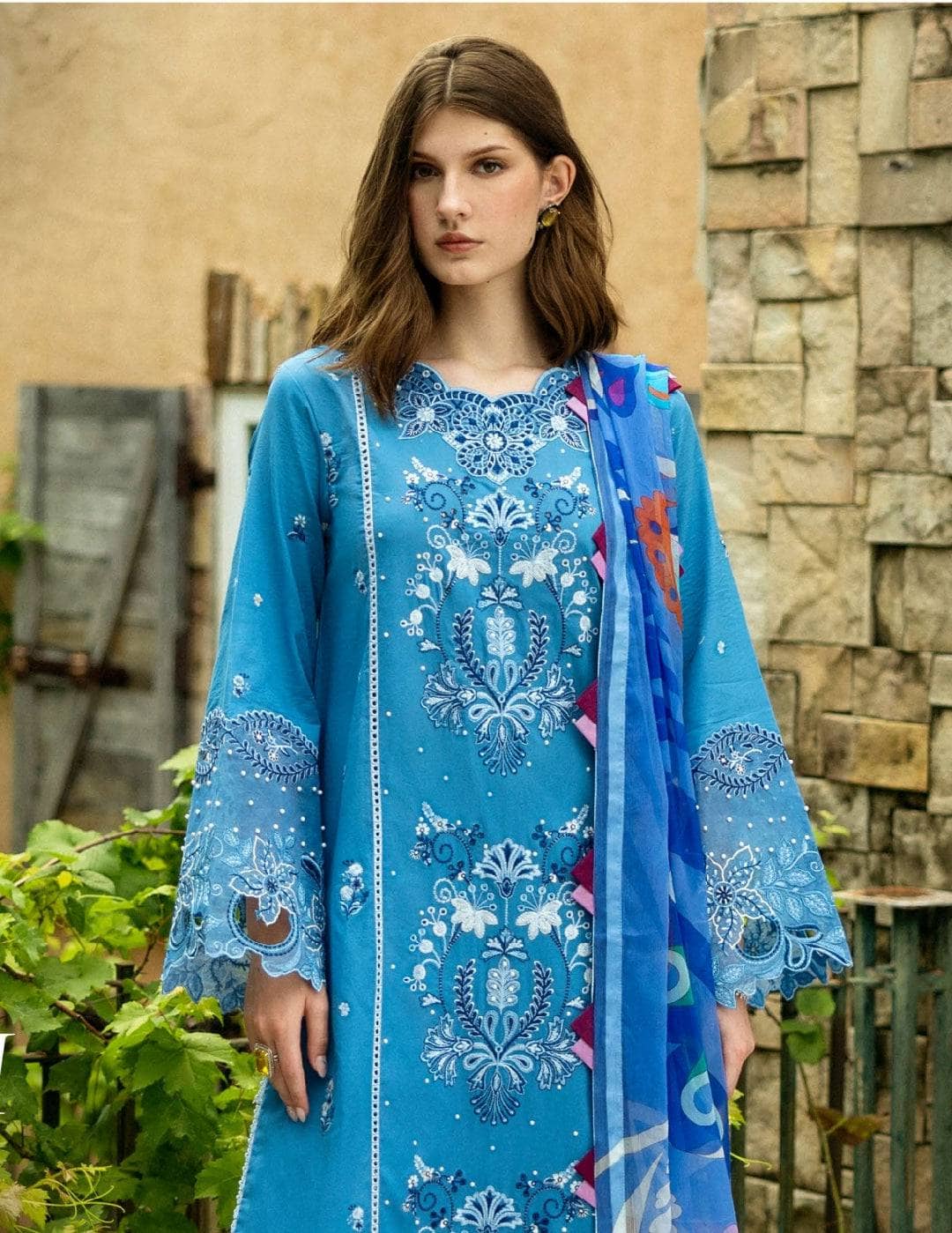 img_roheenaz_lawn_awwal_boutique