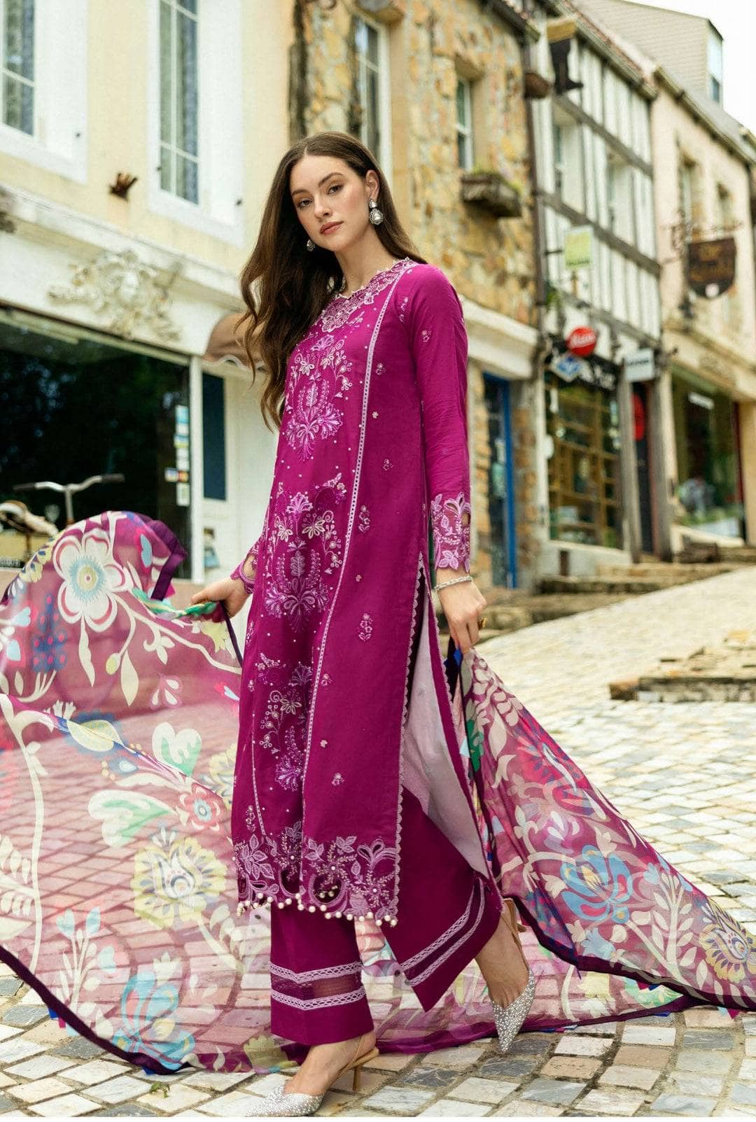 img_roheenaz_lawn_awwal_boutique