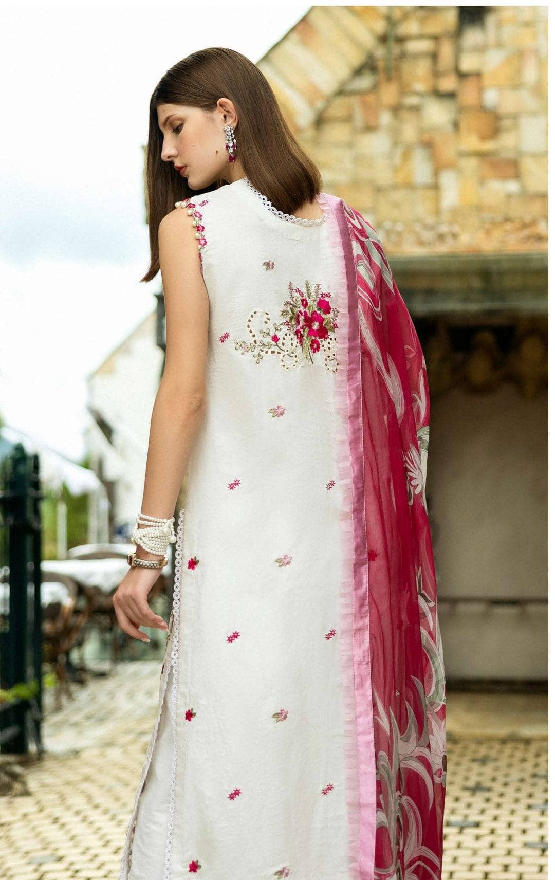 img_roheenaz_lawn_awwal_boutique